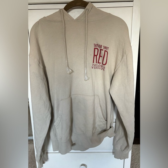 ✨TAYLOR SWIFT RED (Taylor's Version)
Oversized Hoodie Size XS - Picture 2 of 10